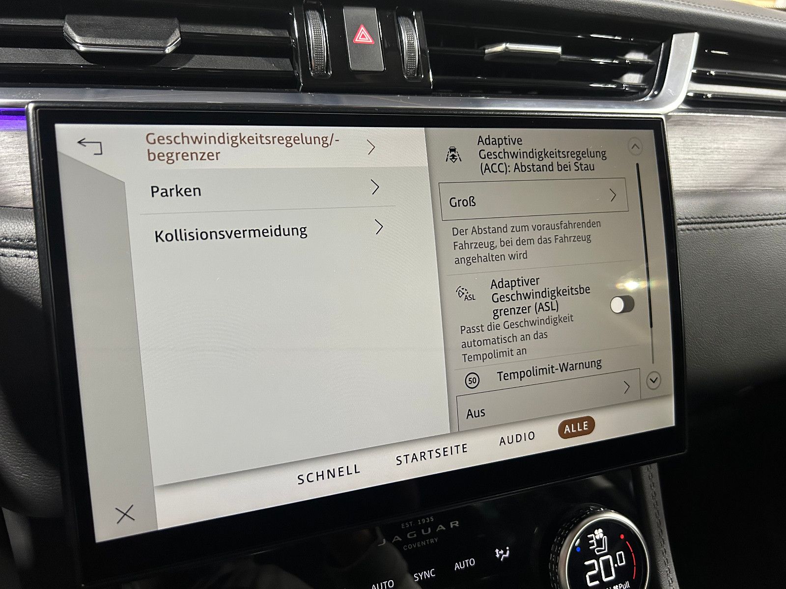 Fahrzeugabbildung Jaguar F-PACE SE AWD/HEAD-UP/MEMORY/ACC/KAMERA/APPLE