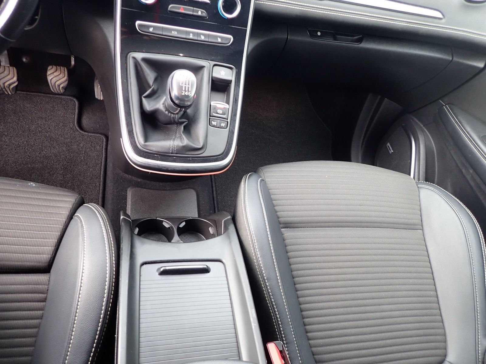 Fahrzeugabbildung Renault Grand Scenic TCe 160 BOSE EDITION 7-SITZER/NAVI/