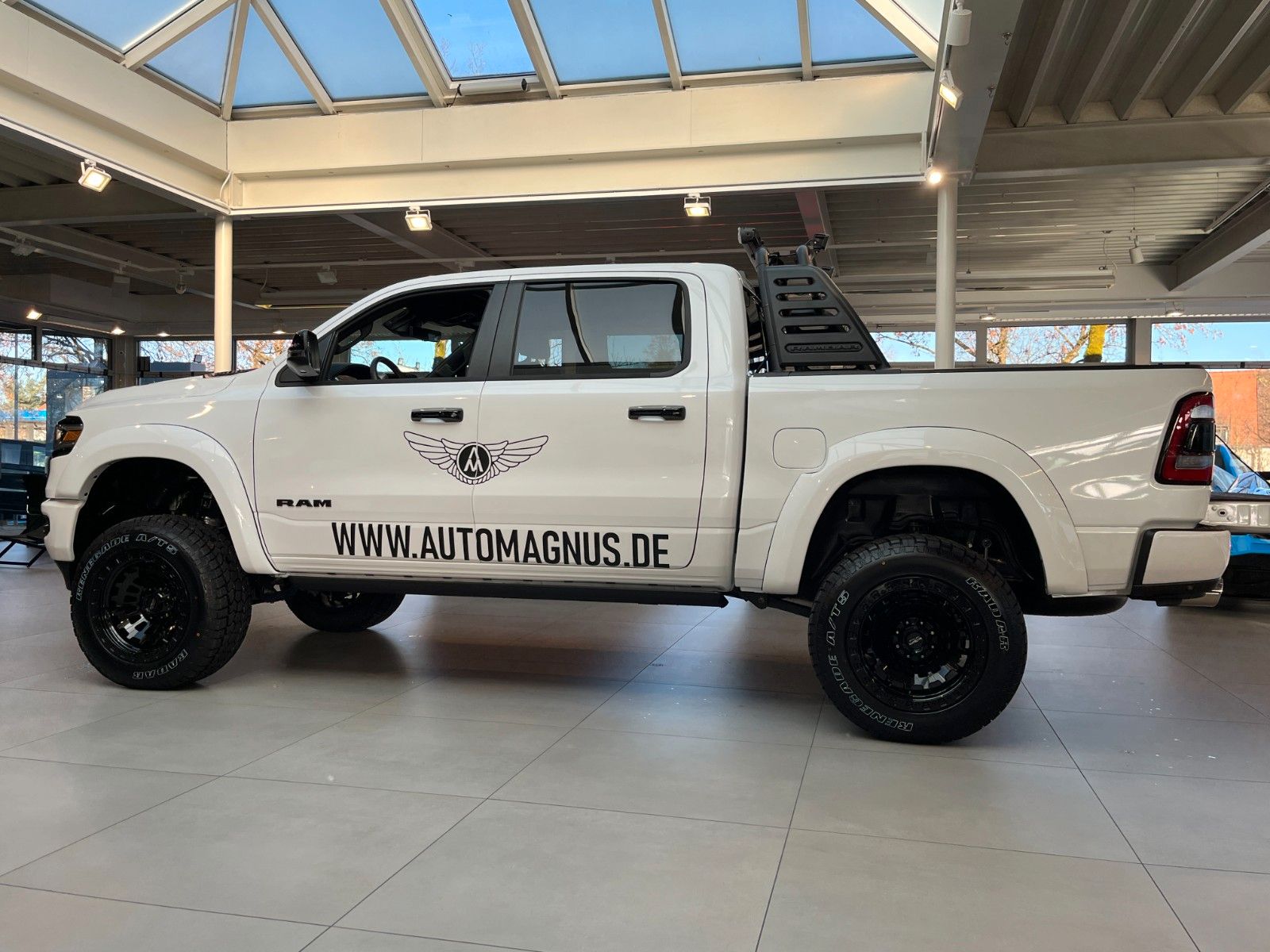 Fahrzeugabbildung Dodge RAM 1500 Limited Night "Arctic Warrior"
