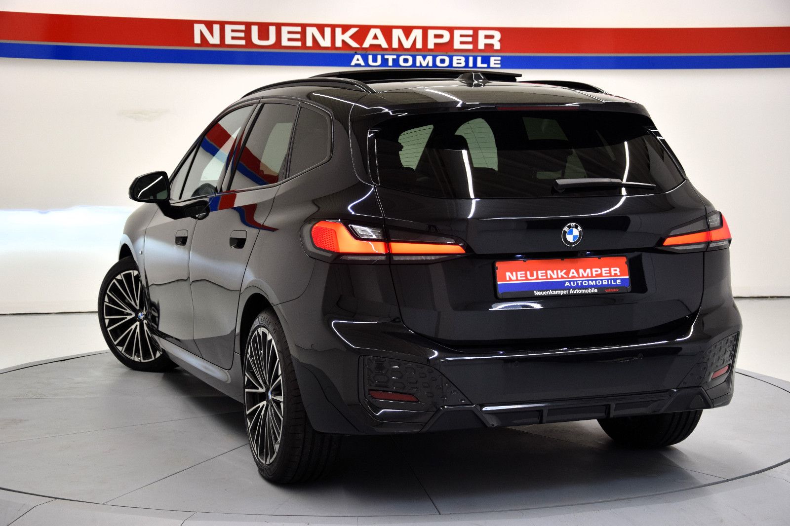 Fahrzeugabbildung BMW 218 Active Tourer M-Sport Panorama, HuD, 19Zoll