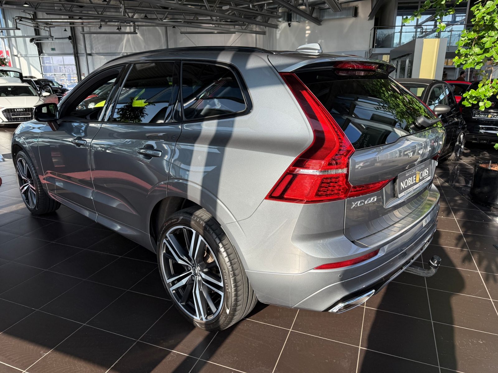 Fahrzeugabbildung Volvo XC60 R Design AHK H/K KAM LED