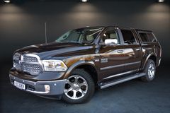 DODGE RAM 1500 5.7l V8 Laramie CrewCab - Unfallfrei