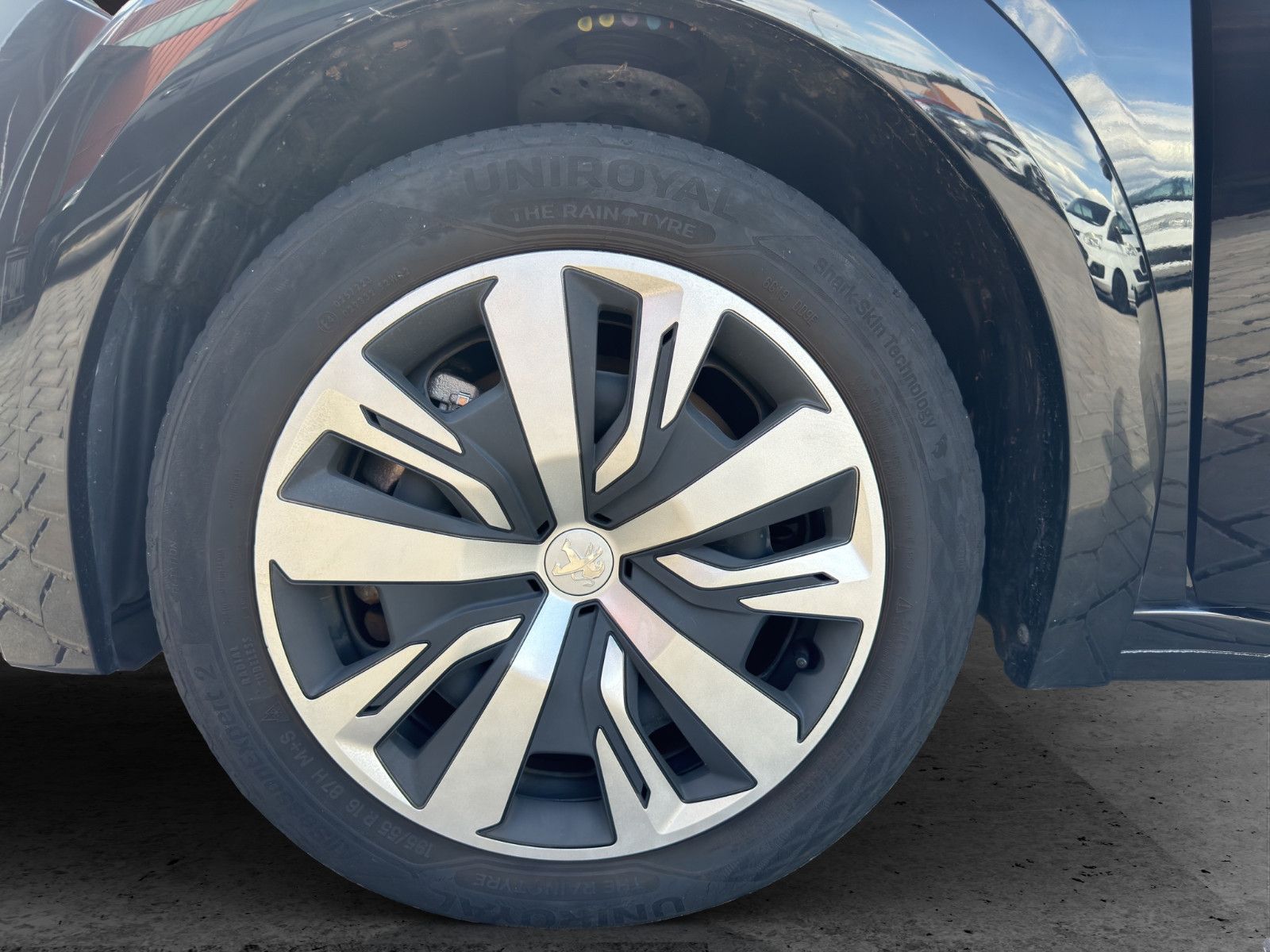 Fahrzeugabbildung Peugeot 208 e- Active/1.Hand/Dab/Shz/Klimaautomatik