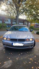 Jaguar X-Type 2.5 V6  - silberne Jaguar X-Type