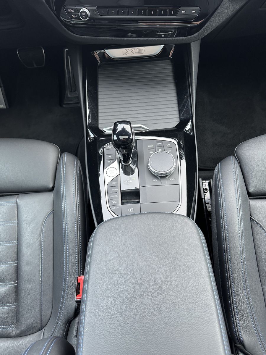 Fahrzeugabbildung BMW X3 xDrive30e M-Sport NAV+LED+PANO+HIFI+KAM+19ZO