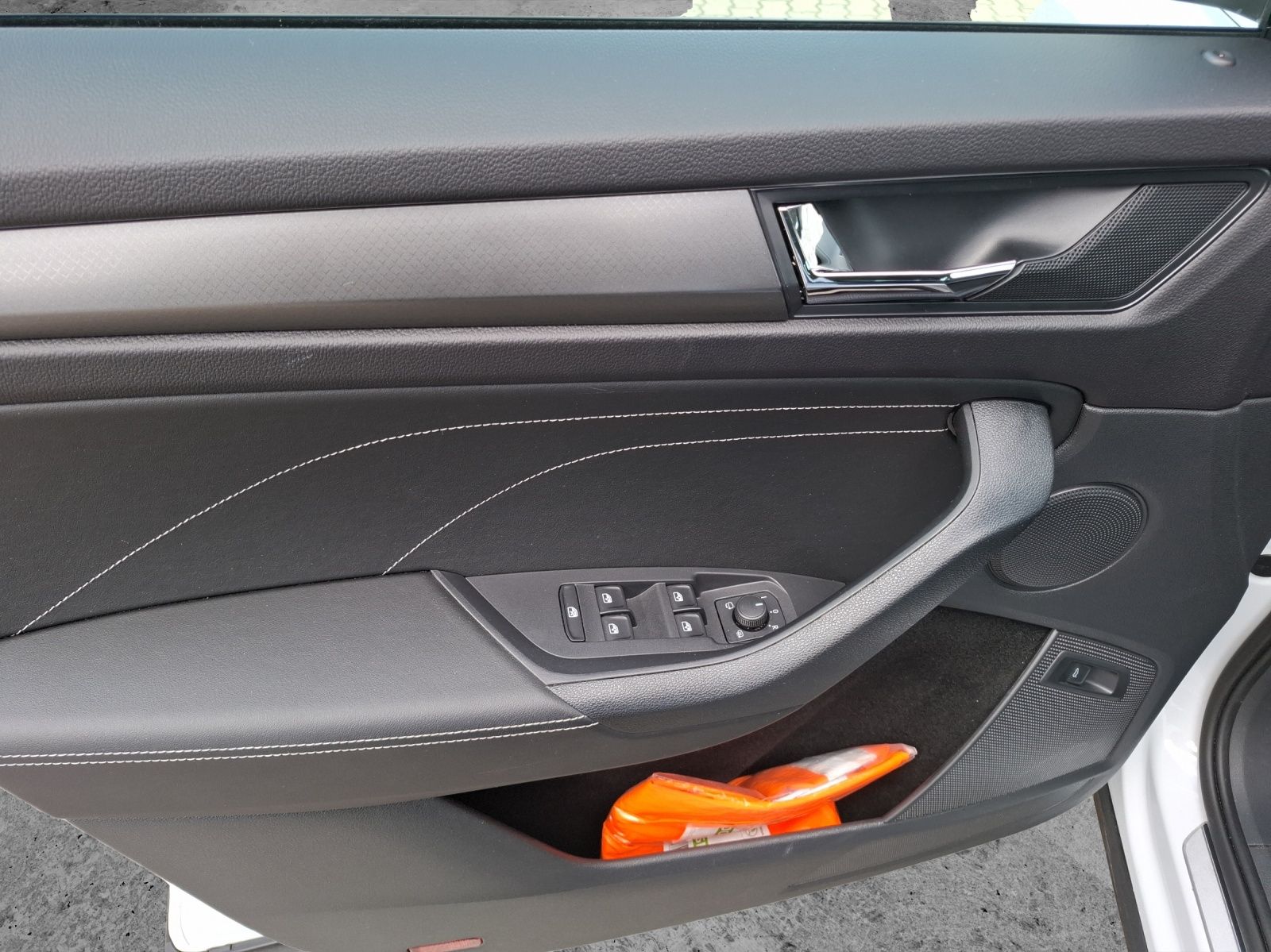 Fahrzeugabbildung SKODA Kodiaq TSI Clever Matrix AHK Navi ACC RFK SH 19"