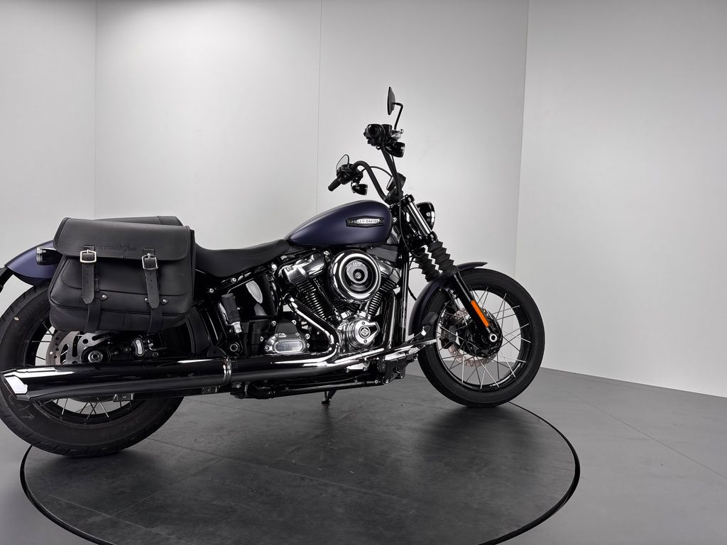 Fahrzeugabbildung Harley-Davidson STREET BOB *NEUWERTIG *ANSCHLUSSGARANTIE 06/29