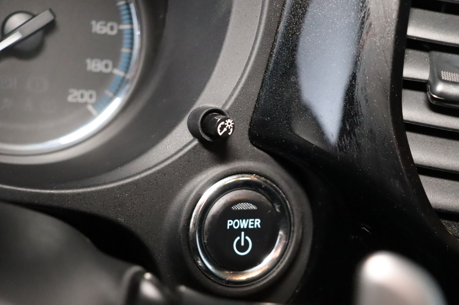 Fahrzeugabbildung Mitsubishi Outlander PHEV 2.4 Plus 4WD