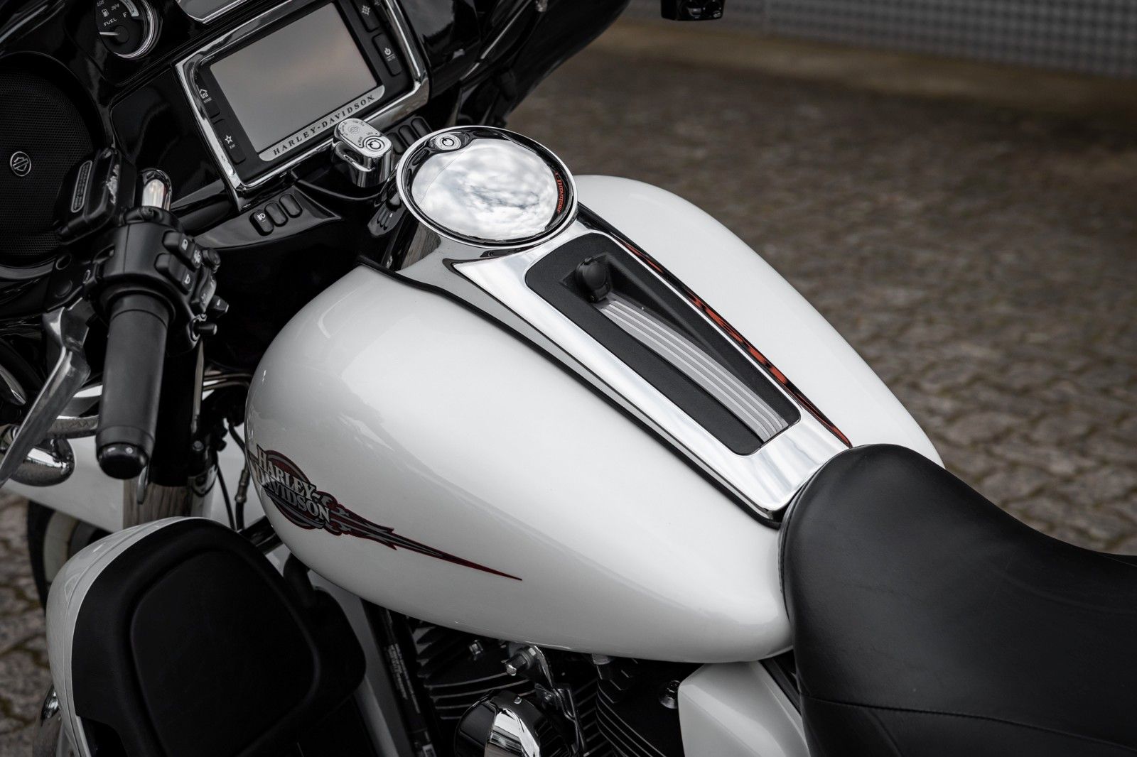 Fahrzeugabbildung Harley-Davidson E-Glide Ultra 103 cui FLHTKL - Kesstech -