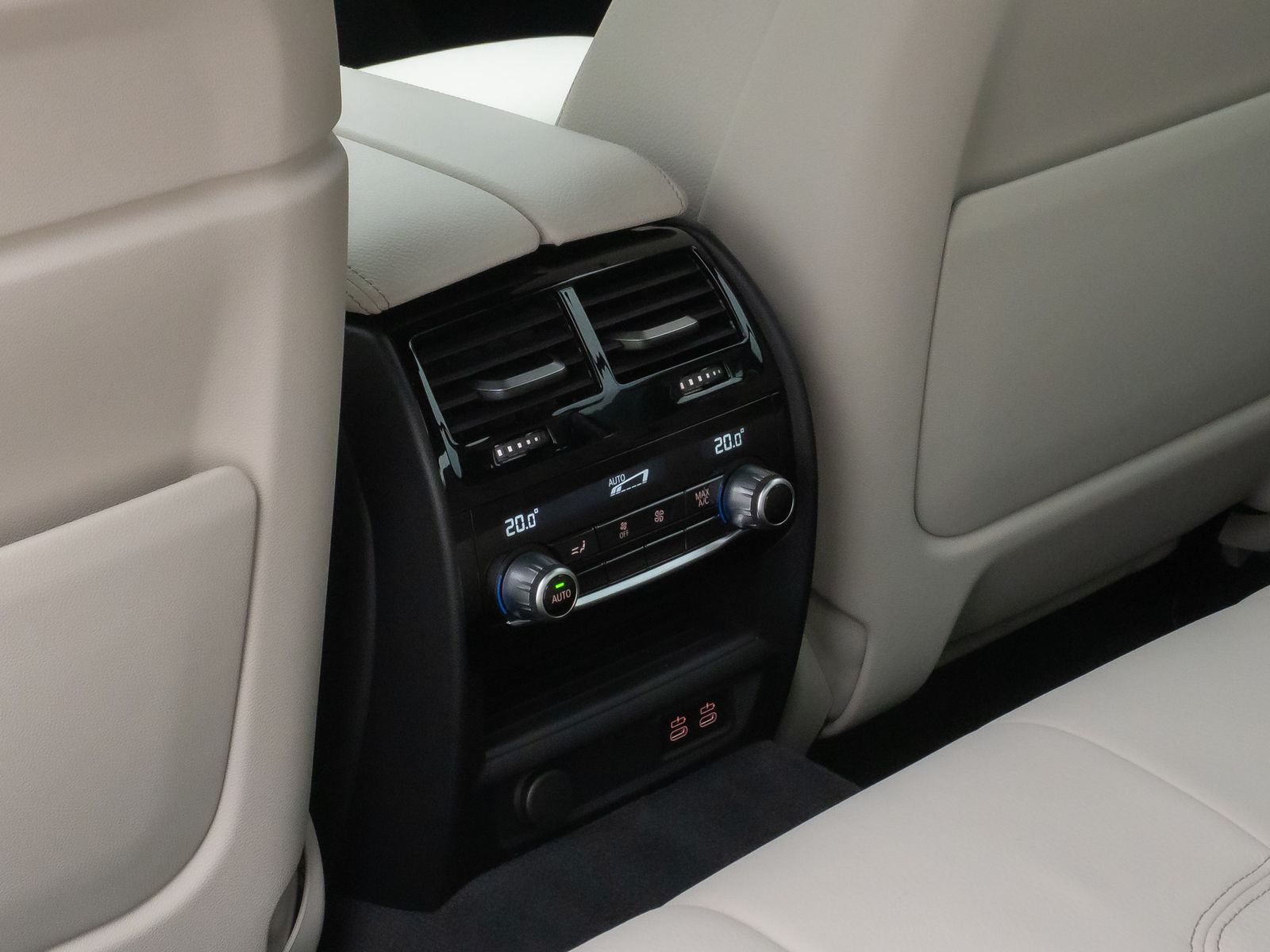 Fahrzeugabbildung BMW 530e M Sport Kamera Laser HUD DAB H/K Alarm 19"