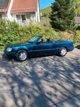 Mercedes-Benz E 200 Cabrio A124, Oldtimer H- Kennzeichen - Mercedes-Benz E 200: Grün