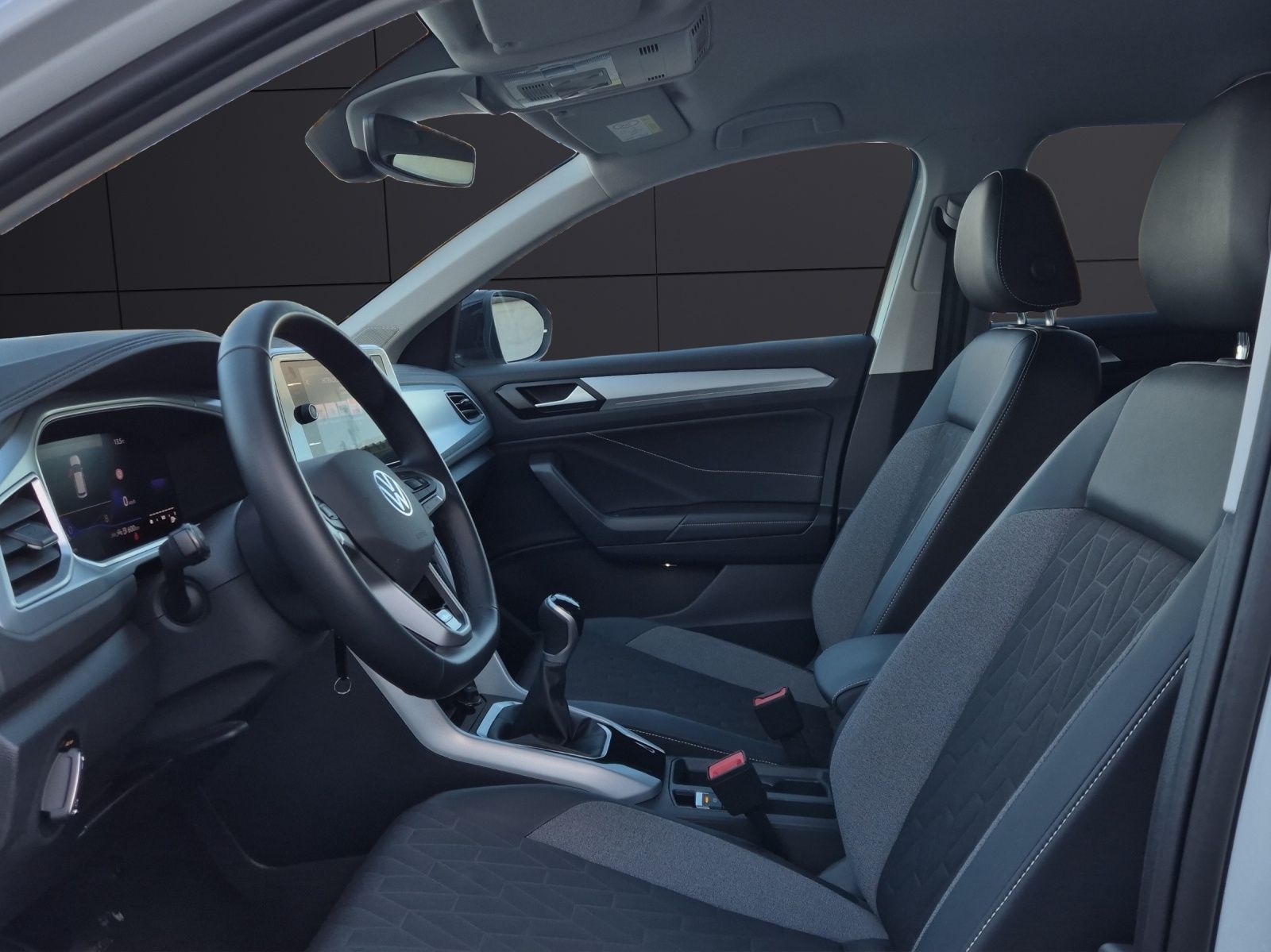 Fahrzeugabbildung Volkswagen T-Roc TSI Goal LED Navi AID ACC Park-Assist SH 1