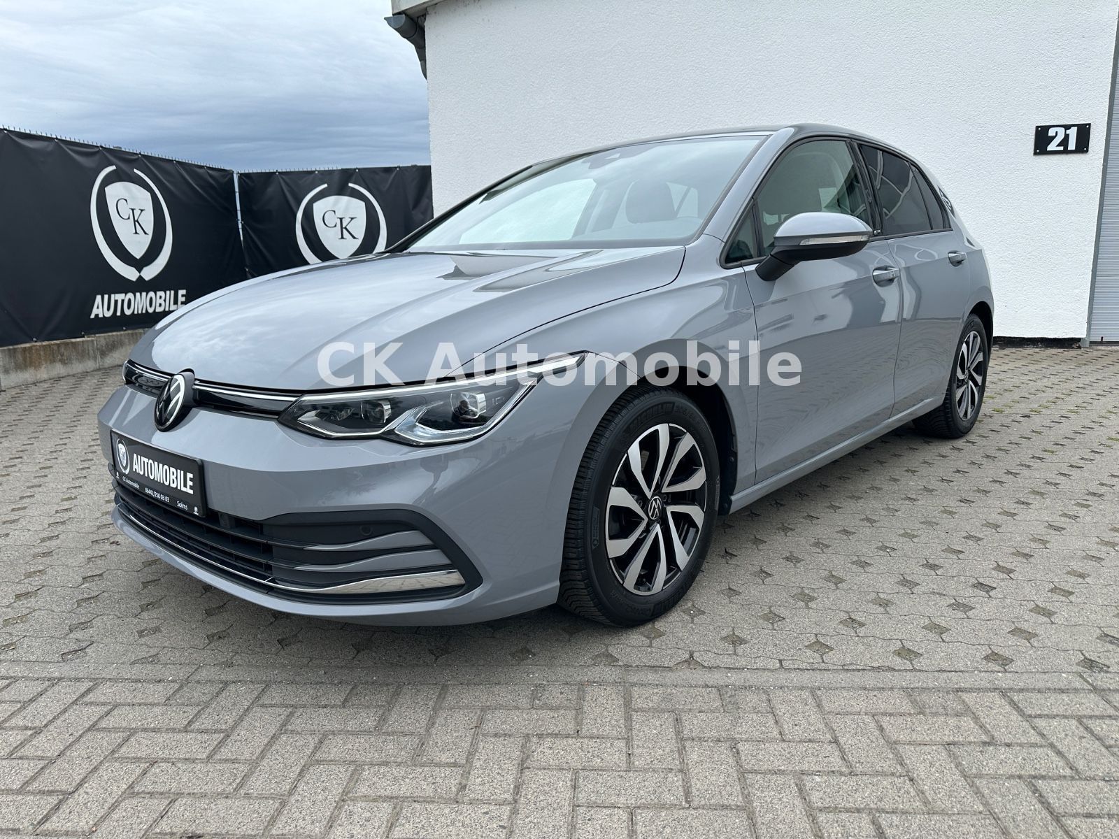 Fahrzeugabbildung Volkswagen Golf VIII Lim. Active 1.5 TSI/Navi/LED/ACC/PDC