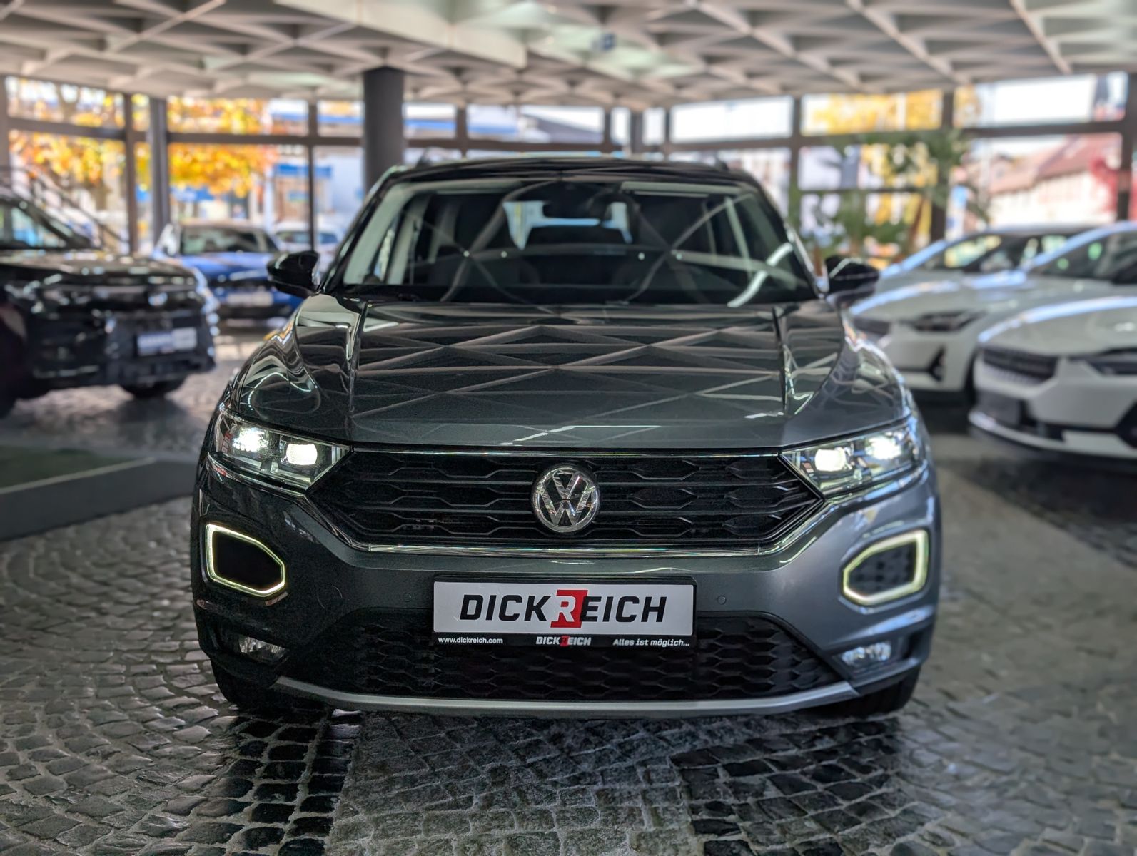 Fahrzeugabbildung Volkswagen T-Roc 1.6 TDI IQ.DRIVE ACC LED KAM SHZ AHK VIRT