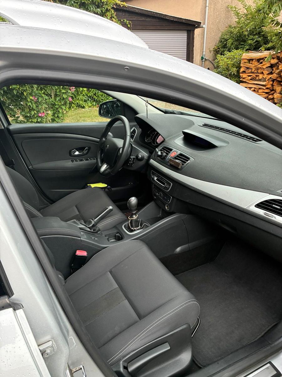 Renault Megane 2011 — салон