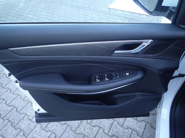Fahrzeugabbildung DFSK Fengon E5 PHEV El. Panodach digitales Cockpit So