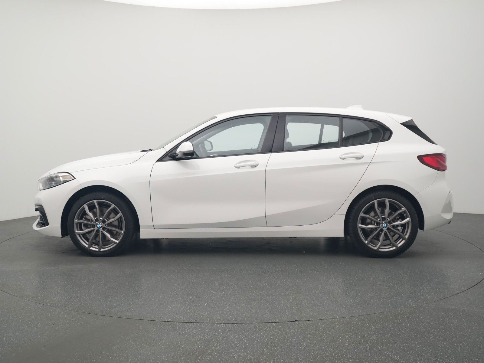 BMW 120 i Sport Line CARPLAY+LIVEPROF+TLEDER+KEYLESS foto 3