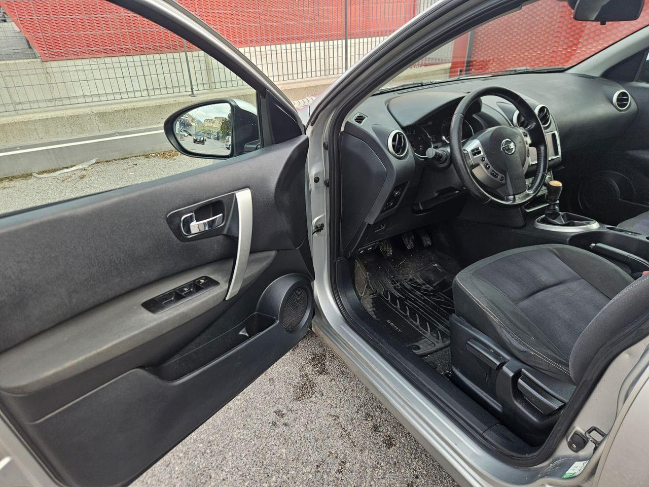 Nissan Qashqai 2013 — rear view