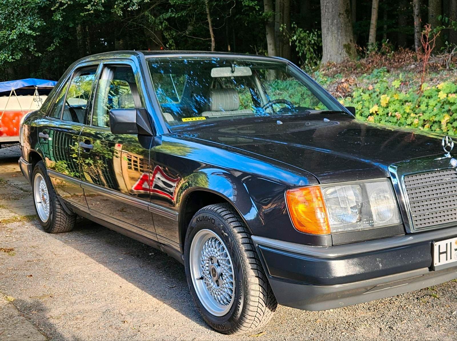 Mercedes-Benz 230