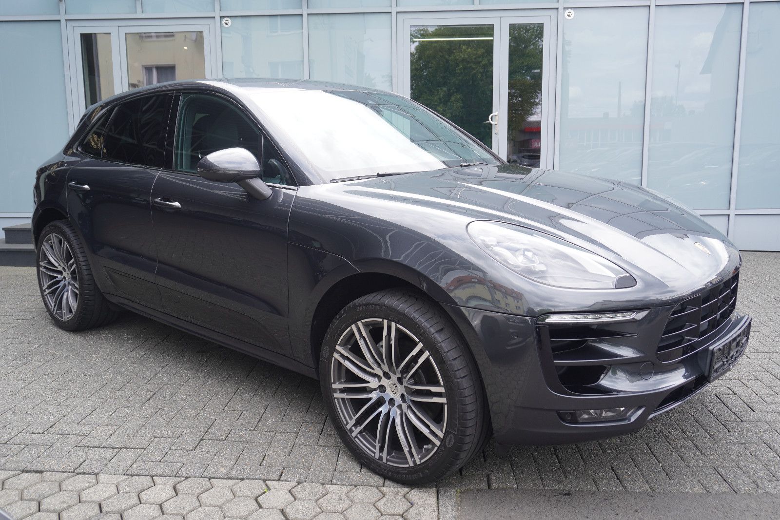 PORSCHE Macan
