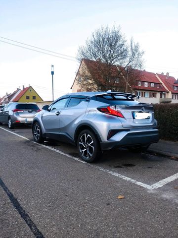 Toyota. CHR. Hybrid. Top Gepflegt