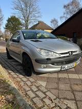 Peugeot 206 CC Platinium 110 Platinium - Peugeot 206 Platinium mit Benzin-Antrieb