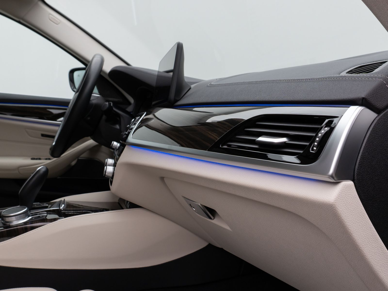 Fahrzeugabbildung BMW 530i Luxury Line Kamera Laser HUD DAB H/K SoftCL