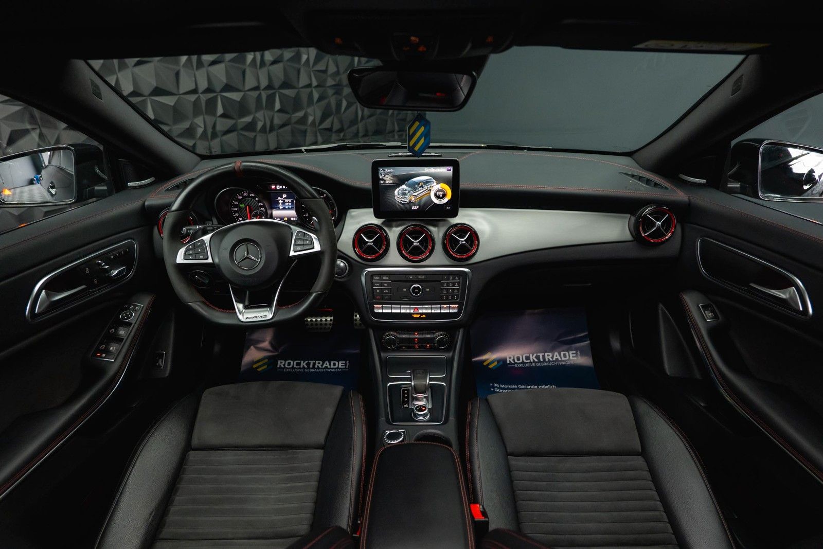 Fahrzeugabbildung Mercedes-Benz CLA 45 AMG 4Matic Performance Night *Pano*LED*