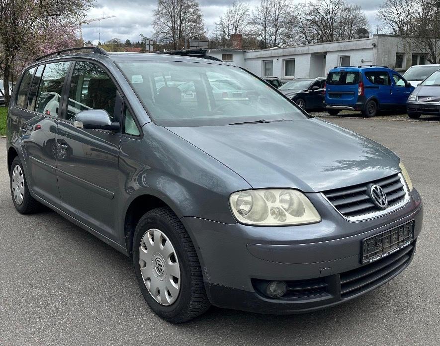 Volkswagen Touran 1.6 FSI / Klimaautom. / AHK / TÜV 04-2027