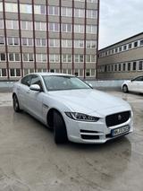 Jaguar XE 20t 200PS Portfolio Automatik Portfolio - Jaguar XE in Hamburg
