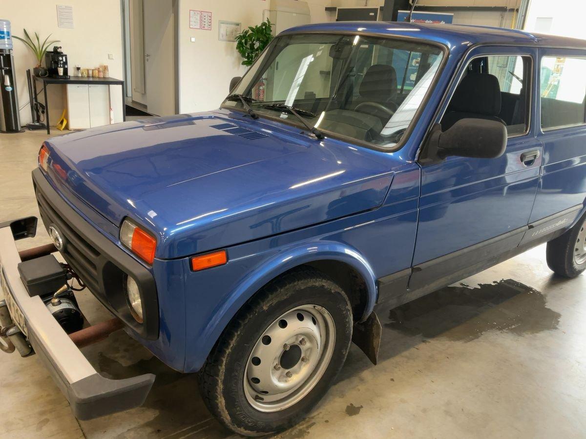 Lada Taiga 1.7 4x4 AHK Seilwinde Radio Lautsprecher