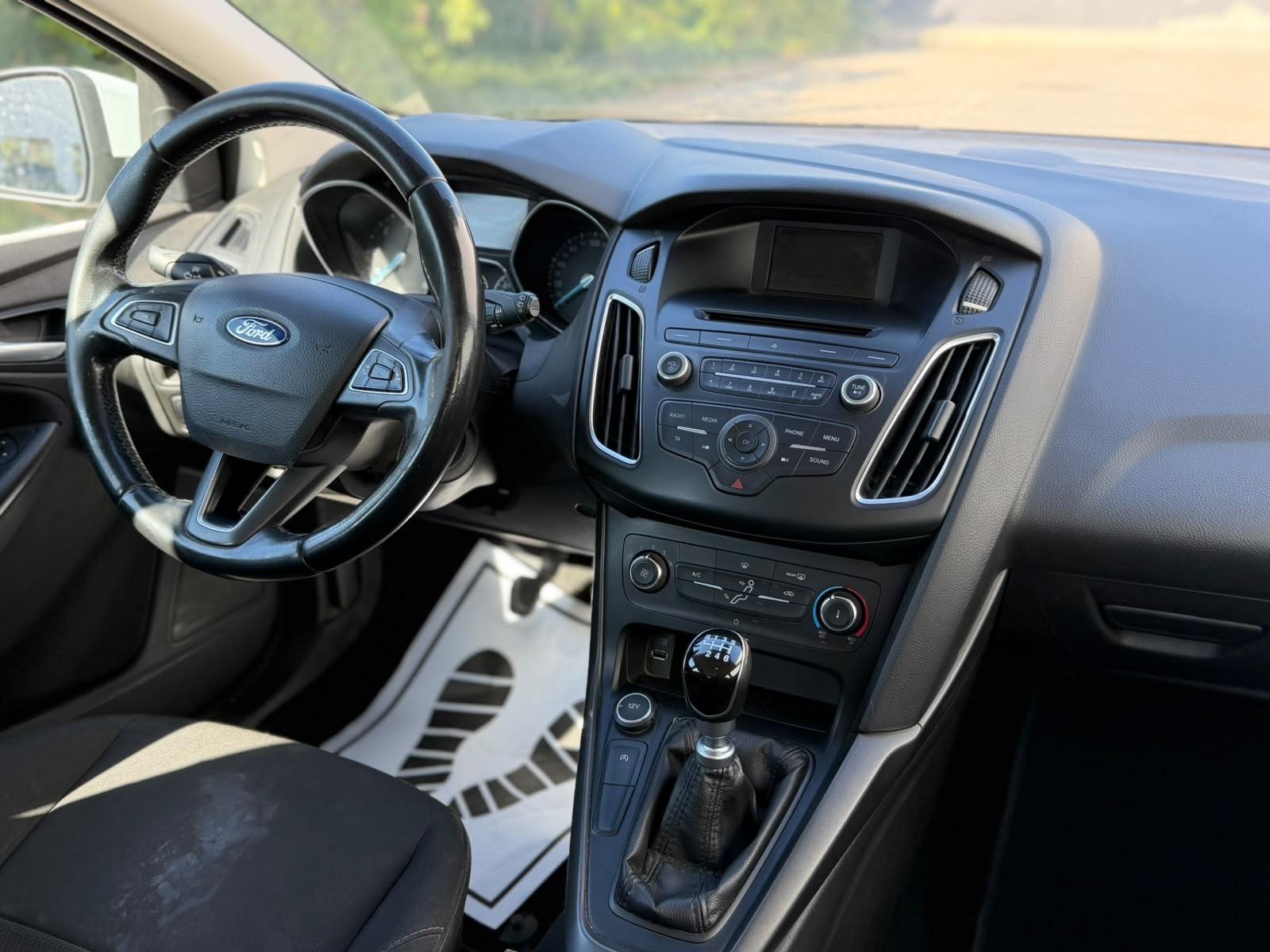 Ford Focus 2015 — фото 11