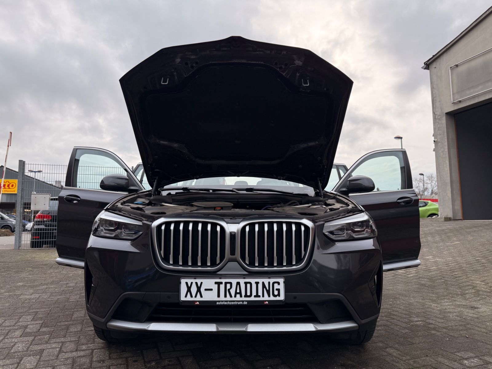 BMW X3 xDrive 20 d LEDER NAVI AUTOMATIK NEUES MODELL foto 9