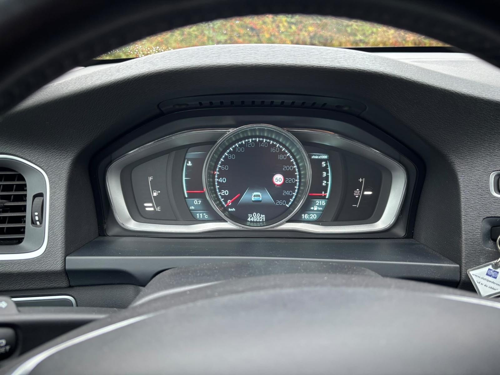 Volvo V60 2014 — photo 11