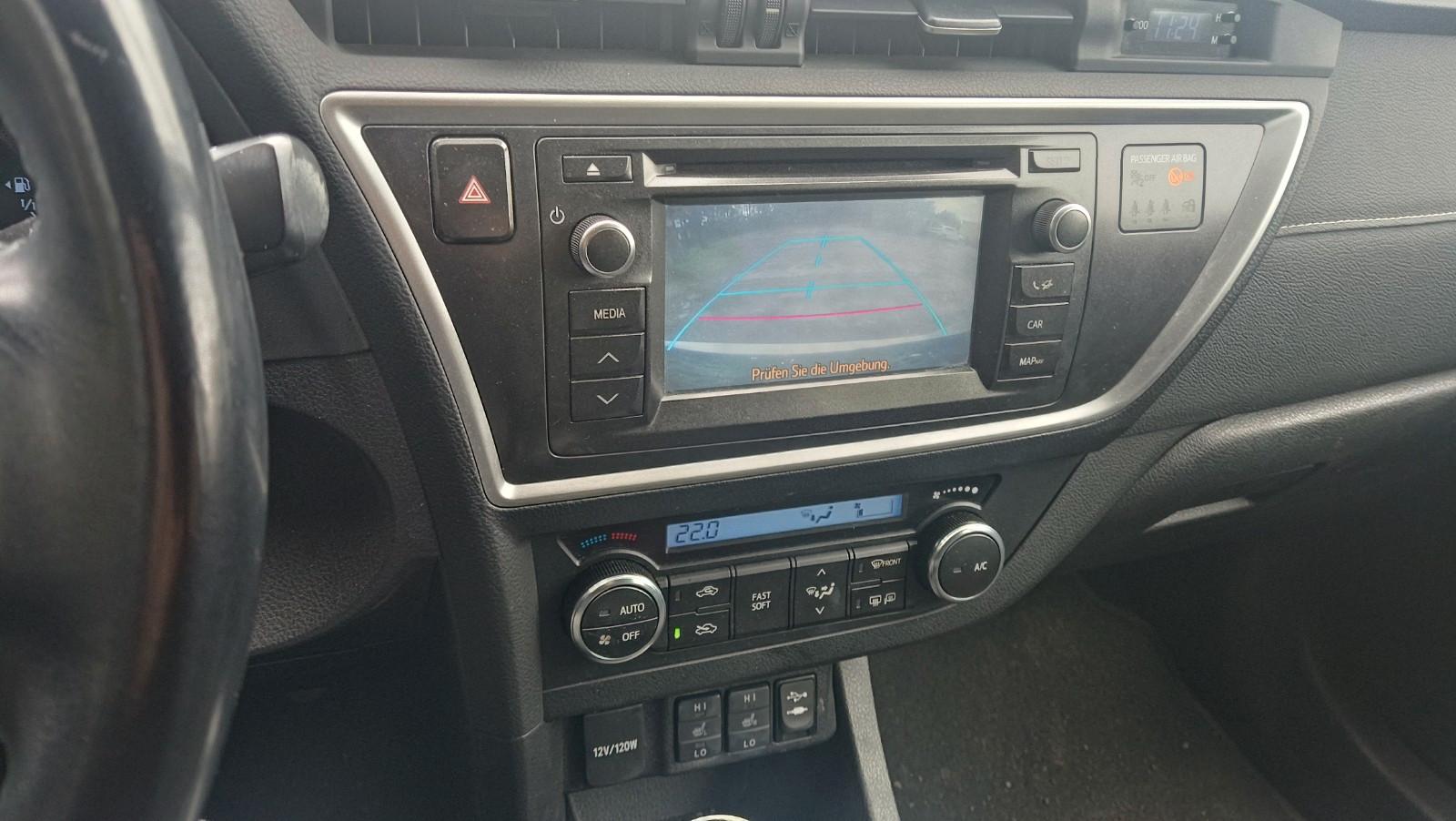 Toyota Auris 2015 — photo 12