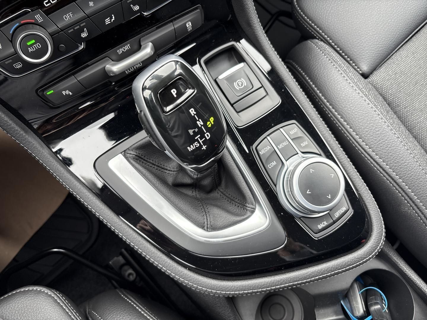 BMW 220 Active Tourer i Sport Line HUD SHZ LHZ LED A foto 13