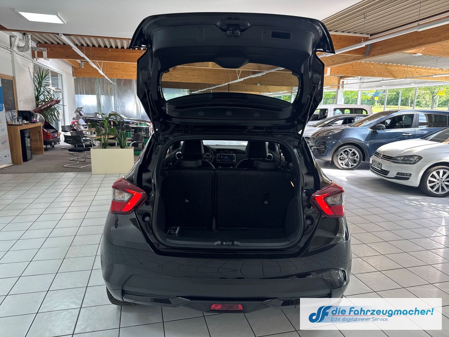 Fahrzeugabbildung Nissan Micra N-Sport Navi Soundsystem Bose LED Klimaaut