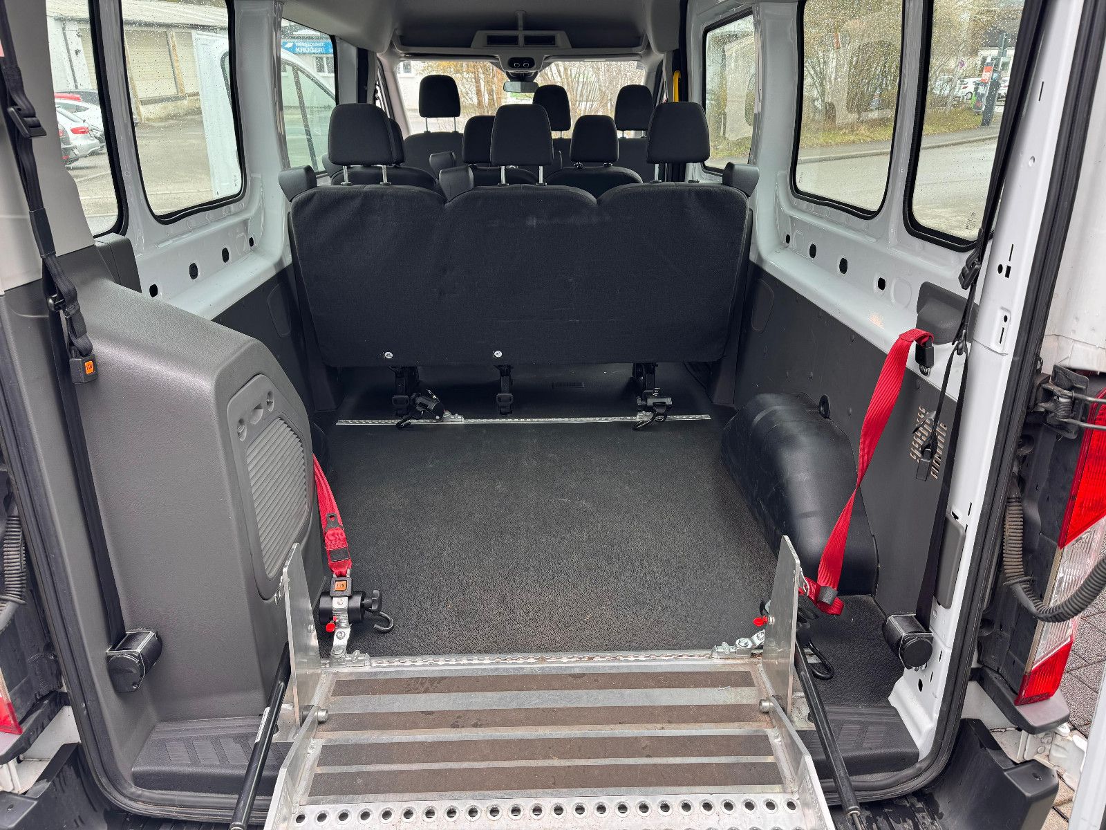 Fahrzeugabbildung Ford Transit 350 L3H2 *'ROLLSTULL LADERAMPE*9-SITZE*