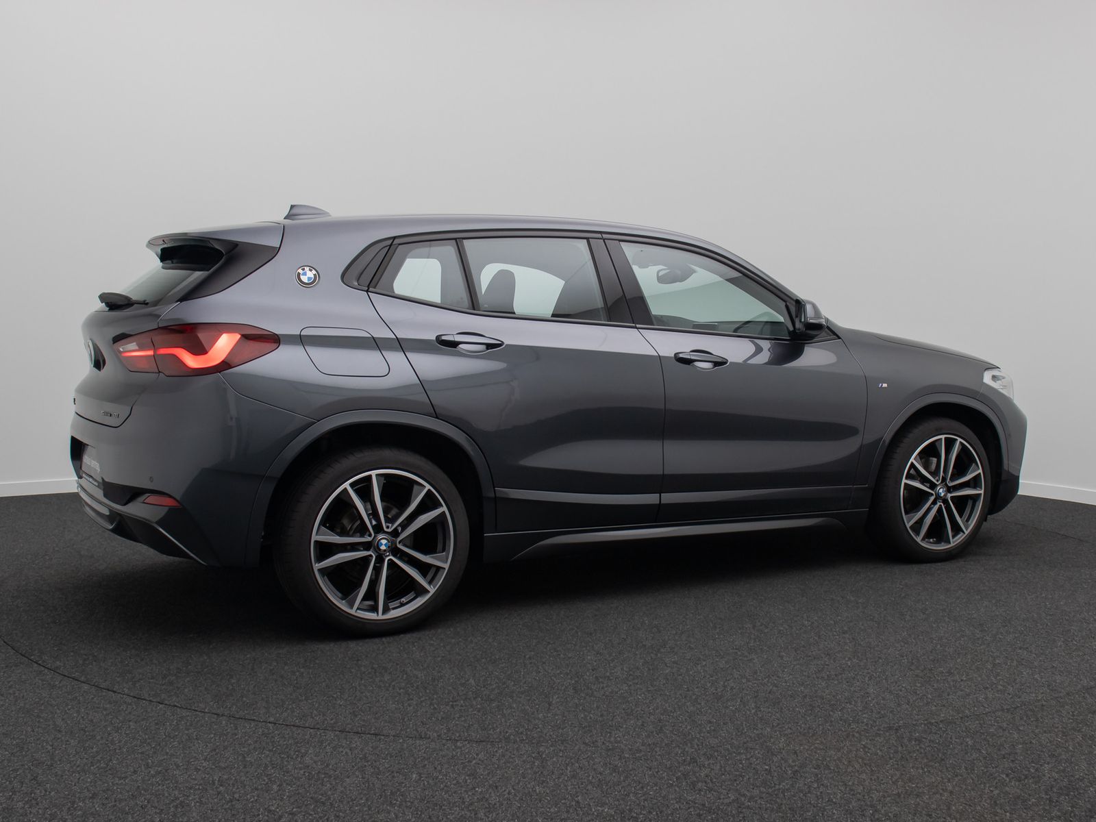 Fahrzeugabbildung BMW X2 sD18i M Sport AHK Kamera GeschwindiReg 19Zoll