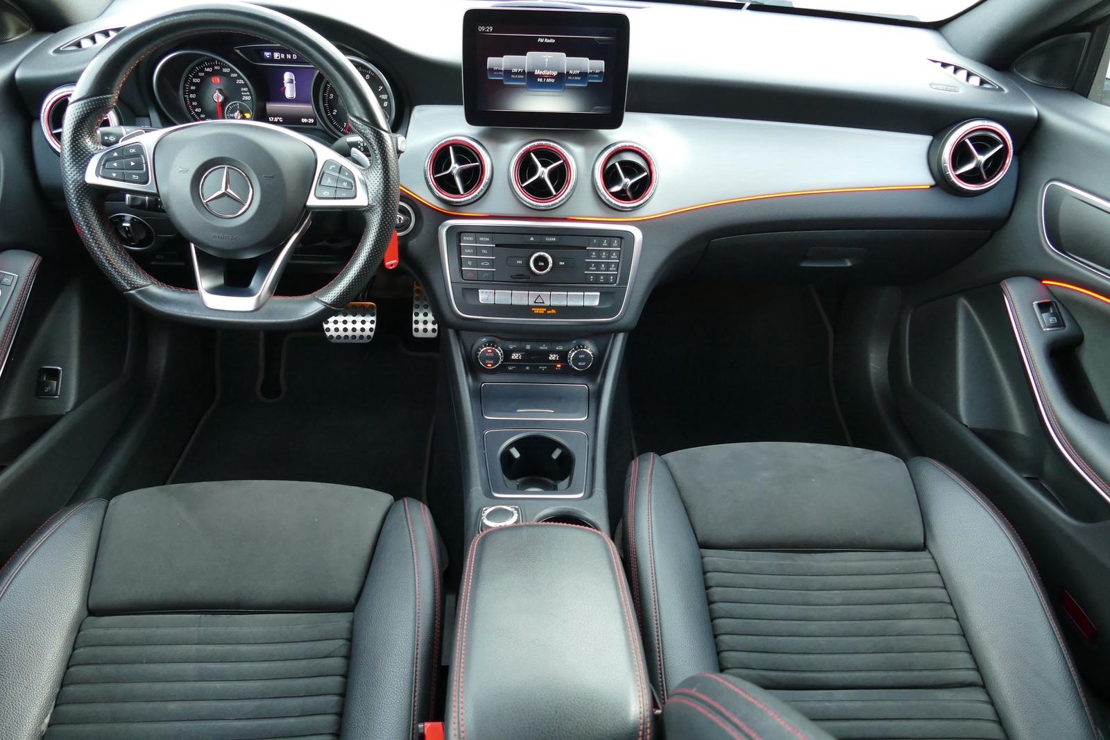 Mercedes-Benz CLA 200 AMG Line LED Navi Panorama Tempomat PDC