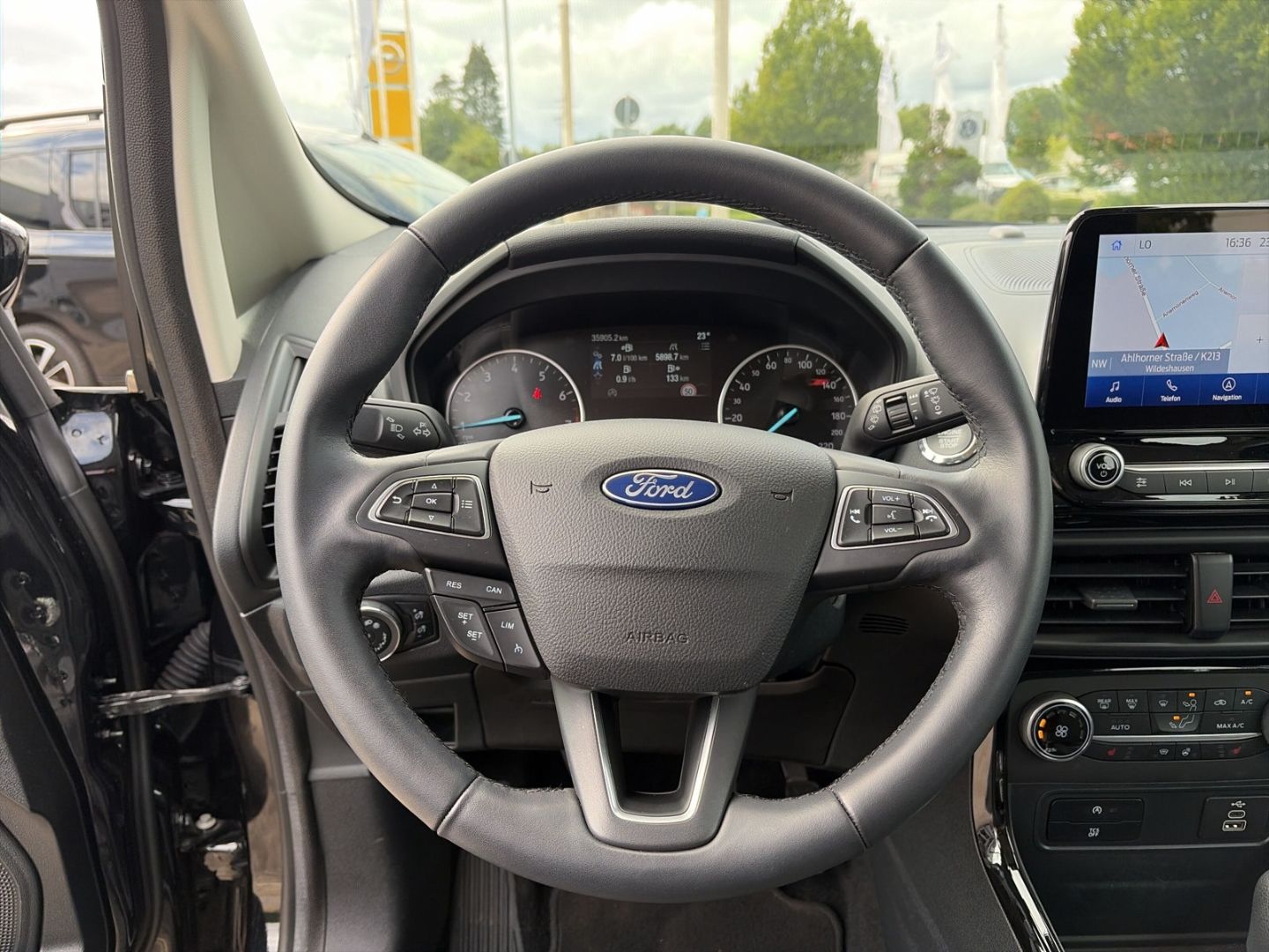 Fahrzeugabbildung Ford EcoSport Titanium, Navi, Sitzheizung, Ganzjahres