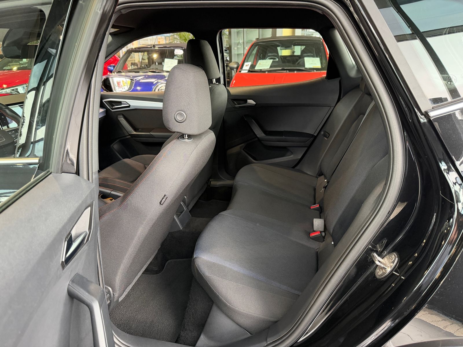 Fahrzeugabbildung SEAT ARONA 1.5 TSI DSG FR KLIMA NAV RFK ACC SHZ 17"