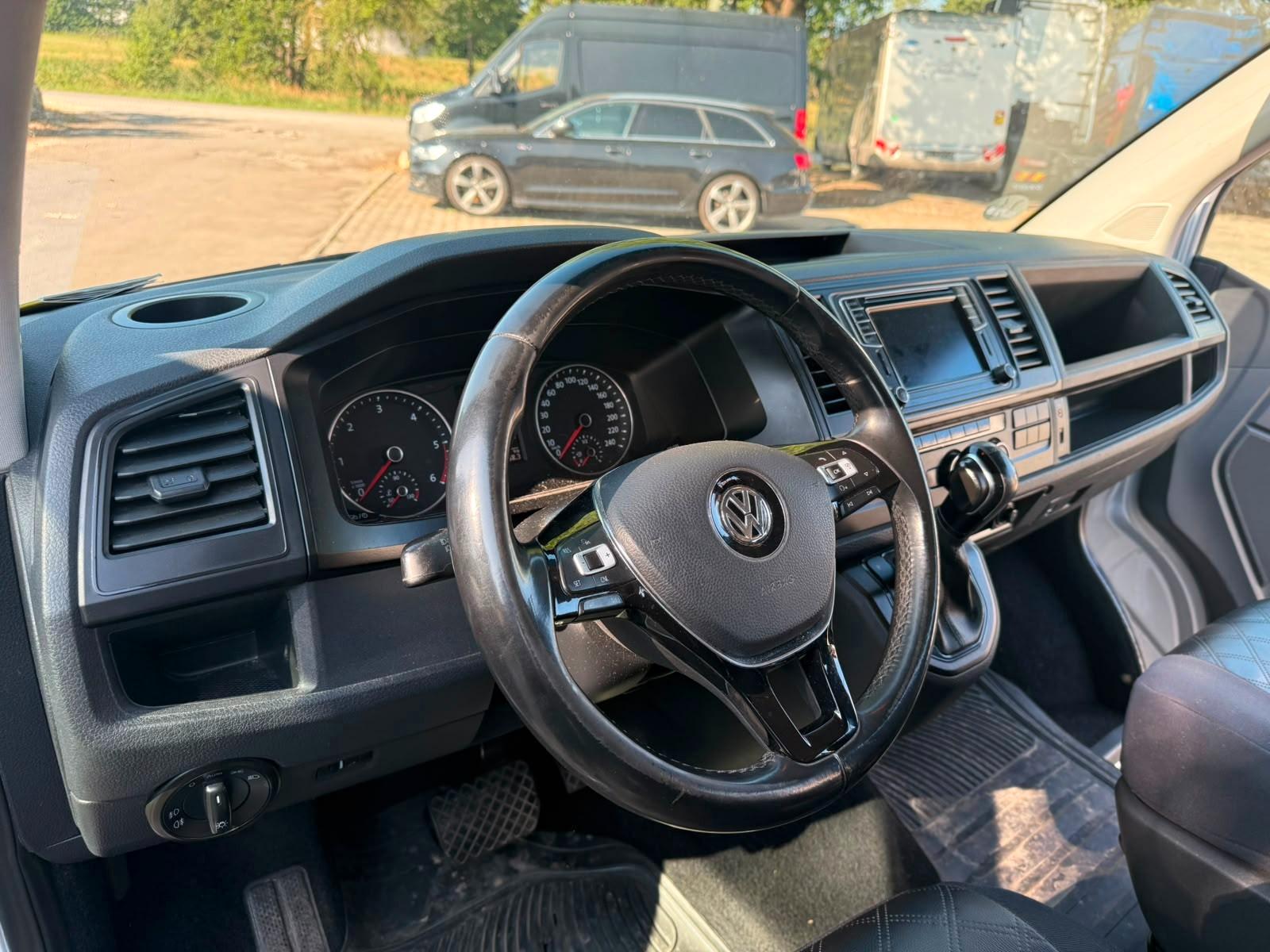 Volkswagen T6 Transporter Bus Caravelle Comfortline