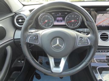 Mercedes-Benz E-Klasse E 250 T Avantgarde AHKNaviR-KamLEDG