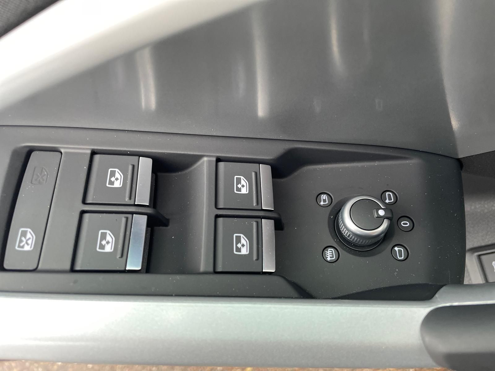 Q3 35 TFSI basis 1.5 TSI RFK 18 " AHK NAVI PDC