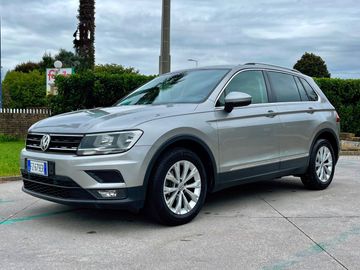 Volkswagen Tiguan - 1