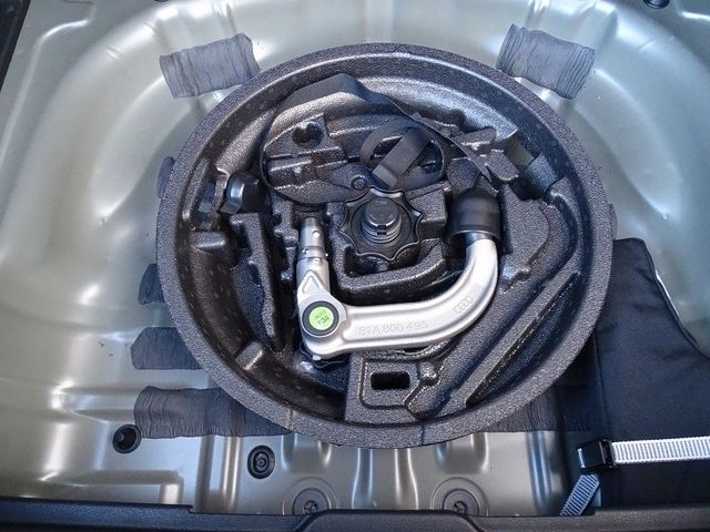 Q2 35 TFSI S-tronic advanced / AHZV