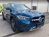Mercedes-Benz GLA 200 GLB 200 DCT - - blaue Mercedes-Benz GLA 200
