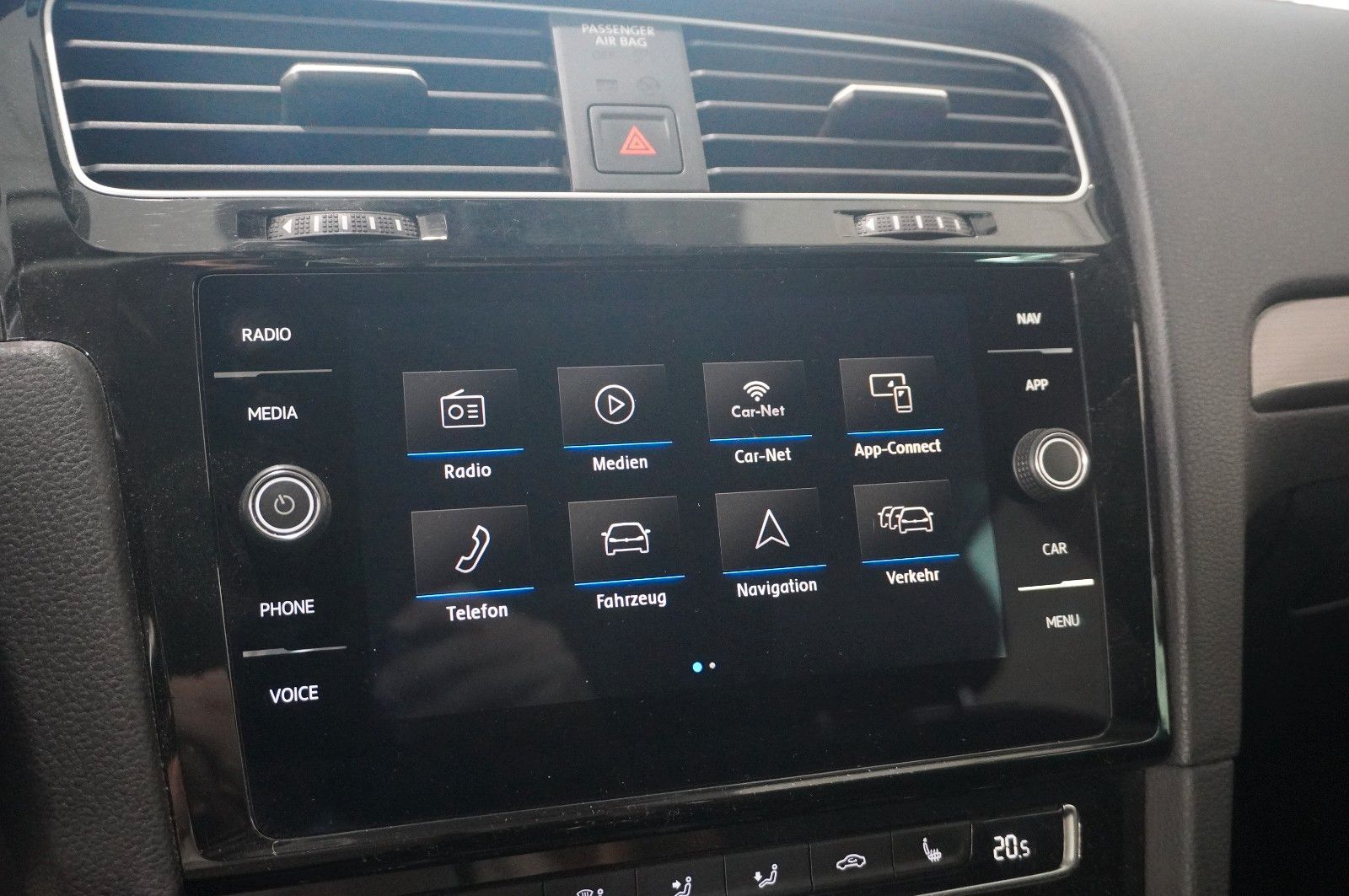 Fahrzeugabbildung Volkswagen Golf VII VAR. 1.6 TDI IQ-DRIVE NAVI/LED/ACC/AHK