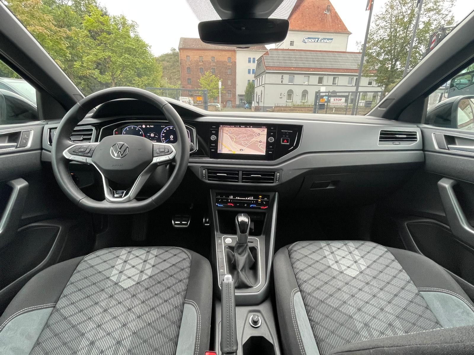 Fahrzeugabbildung Volkswagen Taigo 1.5 TSI DSG R-Line BLACK STYLE IQ-Light